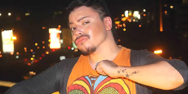 Video Klip 'Barbie Girl' Sam Brodie Gaet Pelawak Papan Atas