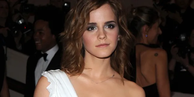 Emma Watson Kalahkan Victoria Beckham