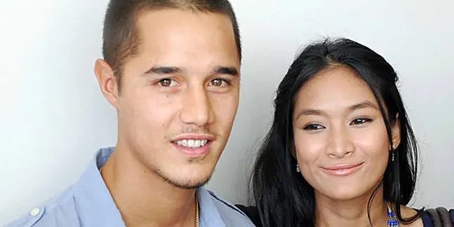 Happy Salma Jalani Pernikahan Semarak Adat Bali