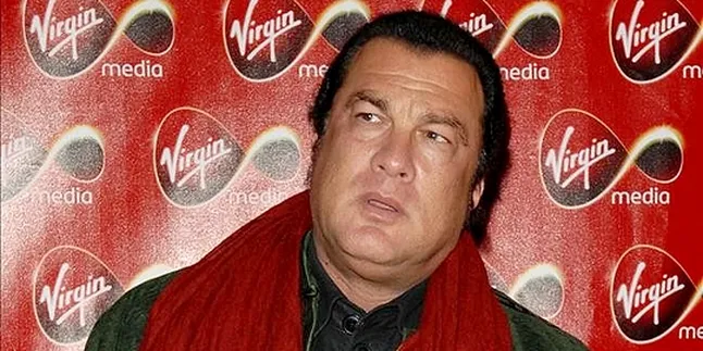 Demi Tugas, Steven Seagal Kembali Berlatih Pedang