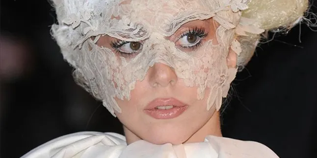 Lady GaGa Lebih Berpengaruh Dari Ratu Inggris Lady GaGa Lebih Berpengaruh Dari Ratu Inggris