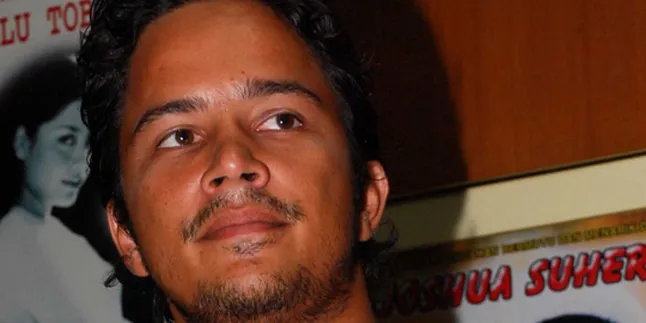 Bosan Syuting, Fathir Lampiaskan Dengan Surfing
