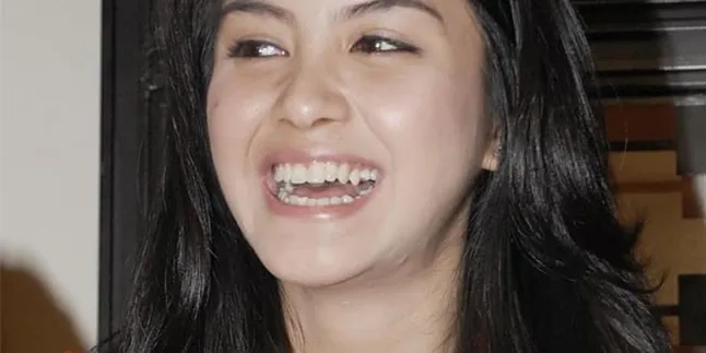 Revalina Sebulan Sekali Arisan