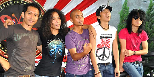 Slank Tanggapi Tes Keperawanan Melalui 'Kupu Liarkoe' Slank Tanggapi Tes Keperawanan Melalui 'Kupu Liarkoe'