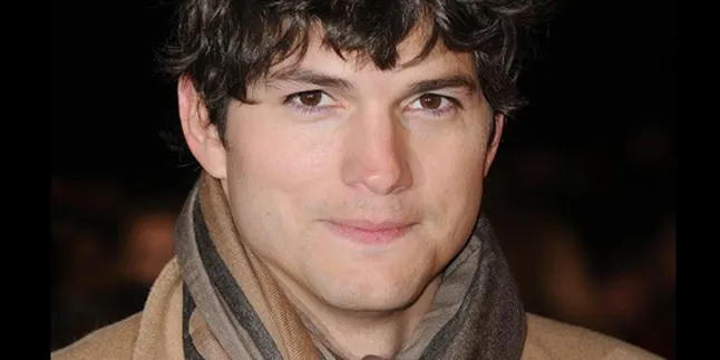 Ashton Kutcher - Demi Moore Getol Buktikan Kemesraan