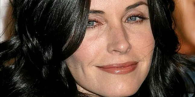 Courteney Cox Jadi Ikon Situs Kencan?
