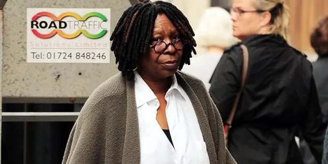 Bela Islam, Whoopi Goldberg Berang dan Turun Panggung