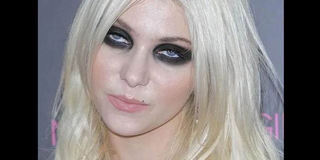 Taylor Momsen Pecinta Film Porno Taylor Momsen Pecinta Film Porno