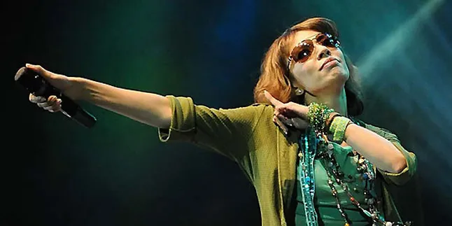 Jakarta Blues Fest 2010 Dikepung Bidadari Panggung