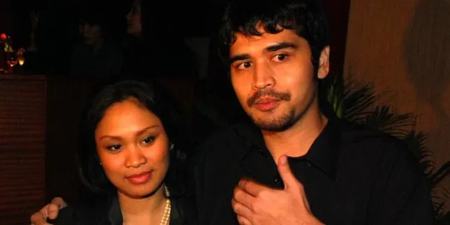 Rizky Hanggono Diijinkan Istri Beradegan Ciuman