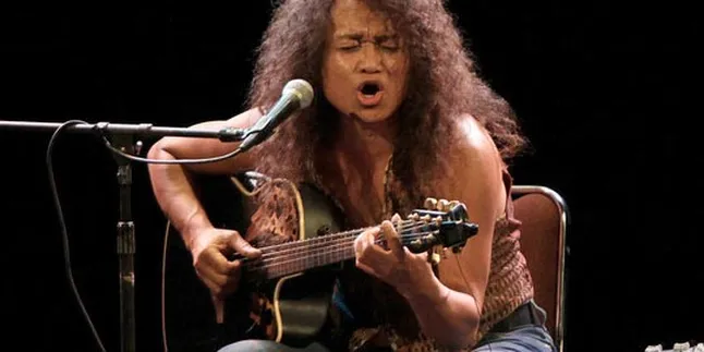 Daniel Sahuleka, Biografi Dan Kamera Untuk Memotret Banjir