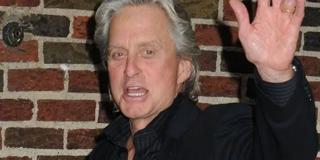 Efek Kanker, Penampilan Michael Douglas Berubah Drastis