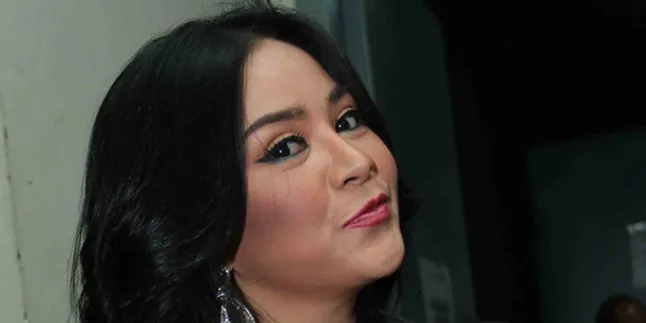 Annisa Bahar: Hubunganku Dengan Juwita Baik