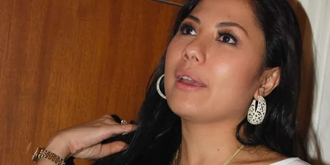 Cemburu, Pacar Emma Waroka Dipukul Mantan!