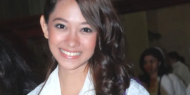 Poppy Bunga Rayakan Ultah Sambil Syuting di Bali