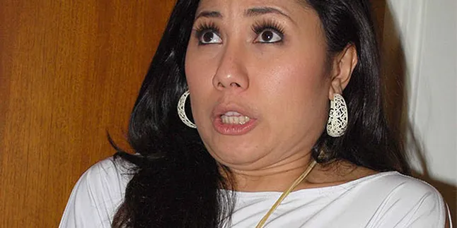 Emma Waroka Bikin Alex Malu Pada Keluarga