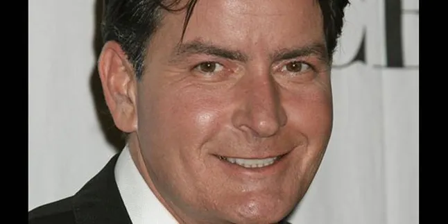Charlie Sheen Diperbolehkan Tinggalkan Rumah Sakit