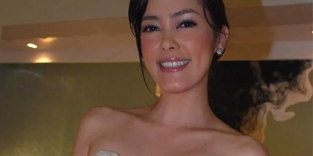 Cathy Sharon Menikmati Kesendirian