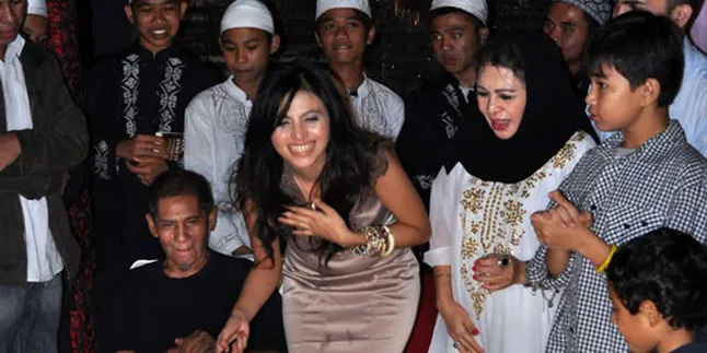 Asha Shara Prihatin Ultah di Tengah Bencana