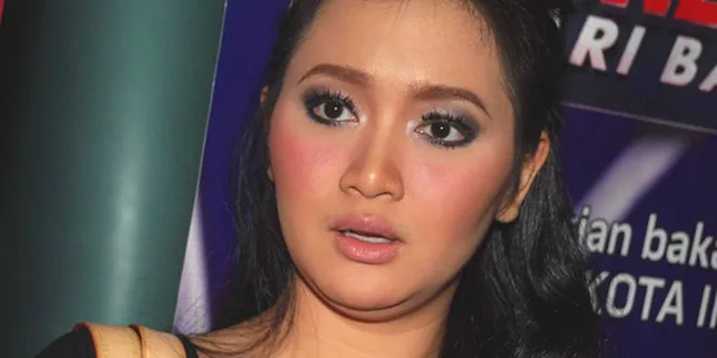 Vega Darmawanti Batal Hadir di Pemakaman Mbah Maridjan