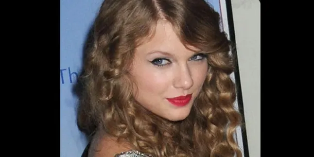 Kembaran Taylor Swift di Madame Tussauds Kurang Mirip?