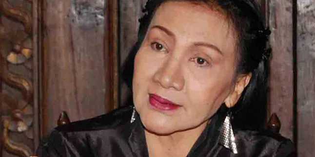 Ratna Sarumpaet, Ide Penulisan Novel Dari Gubernur Maluku