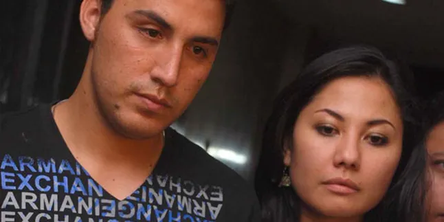 Emma Waroka: Buat Alex Be Gentle Saja