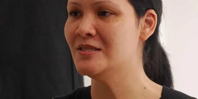 Stress, Melanie Subono Lari ke Lagu