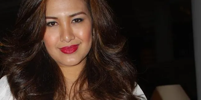 Liza Natalia, Lagu Yang Fenomenal Tidak Bisa Ditebak