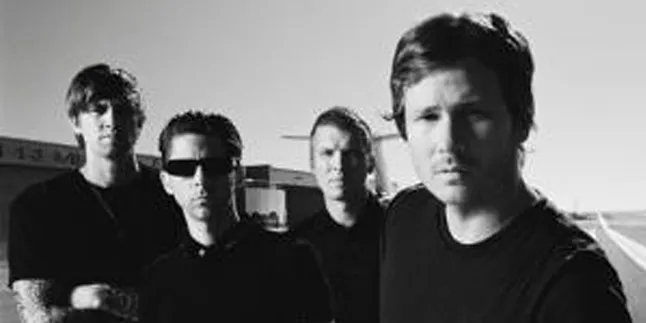 Angel and Airwaves Luncurkan Album dan Film 'Love' Angel and Airwaves Luncurkan Album dan Film 'Love'