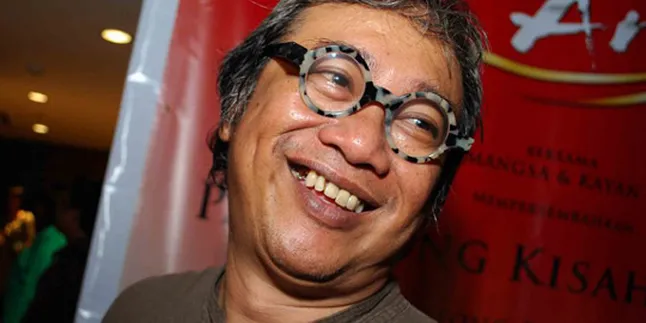 Monolog 'Kucing' Nyaris Tanpa Kritik Politis