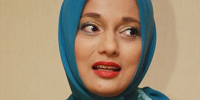 Cemburu, Marissa Haque Curhat di Blog?