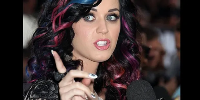 Katy Perry Pernah Ingin Kecilkan Payudara