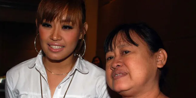 Damai Dengan Ibu, Pinkan Tetap Tak Bicara Agama