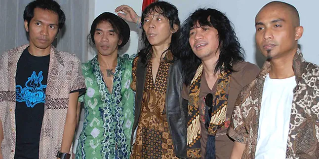 Slank Sumbang 1000 Ponsel Untuk Korban Bencana