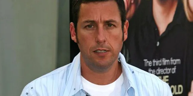 Jennifer Aniston Pura-Pura Jadi Istri Adam Sandler