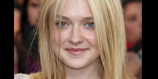 Dakota Fanning Jadi Ratu Homecoming Party