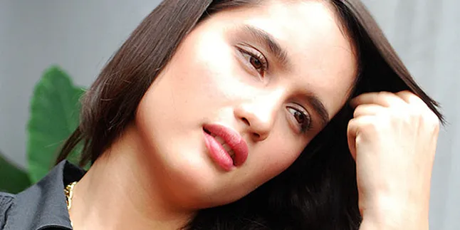 Ibunda: Cinta Laura Sangat Cinta Indonesia