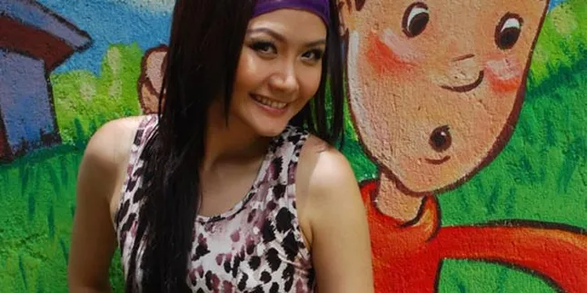 Dirikan Sekolah Gratis, Alena Atasi Premanisme