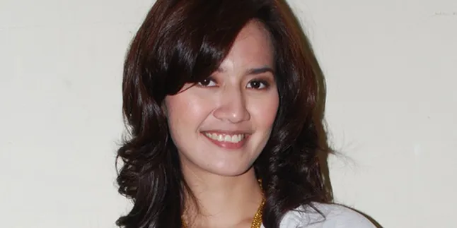 Asti Ananta Desak-Desakan Nonton 'HARRY POTTER 7'