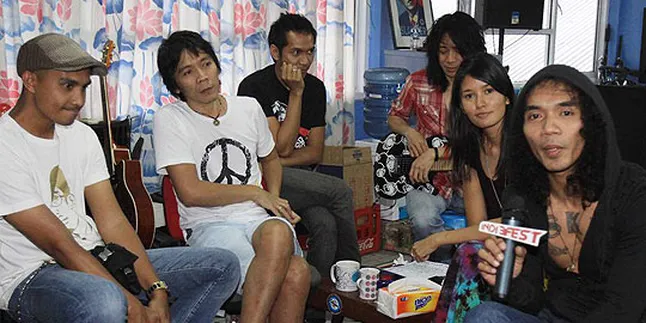 Maskulinitas Slank Mendapat Sentuhan Manis Titi Sjuman Maskulinitas Slank Mendapat Sentuhan Manis Titi Sjuman