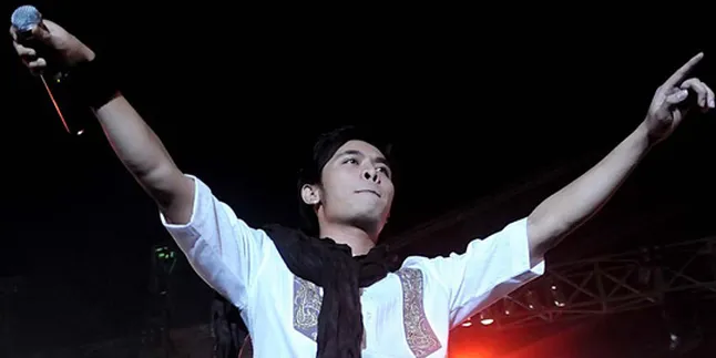 Desember, D Bagindas Manggung ke Singapura