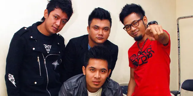 D Bagindas, Punya Lagu Dulu Baru Bikin Band