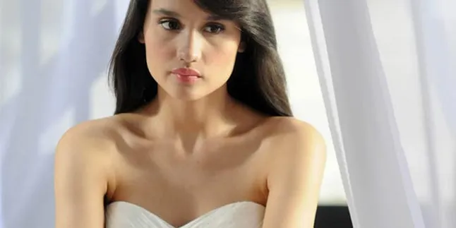 EF Bantah Sudahi Kontrak Cinta Laura Karena Kasus