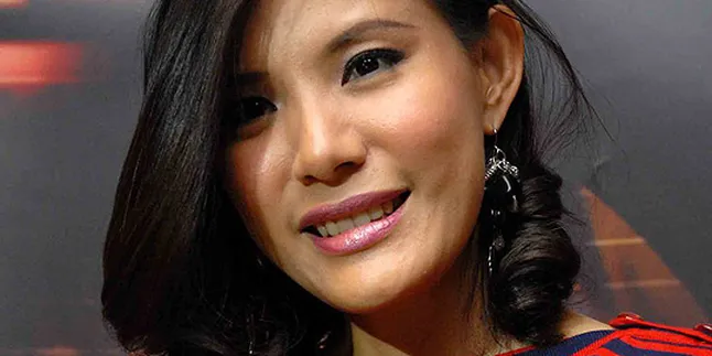 Olga Lidya Dekat Dengan Buku Sejak Kecil