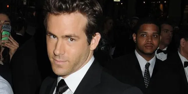 Pernikahan Scarlett Johansson - Ryan Reynolds Retak?