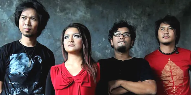 Ditinggal Kikan, Cokelat Temukan Warna Baru