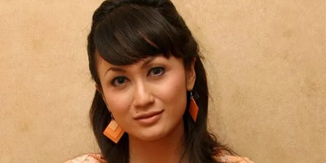 Sidang Cerai, Sisca Dewi Tenangkan Diri di Madiun