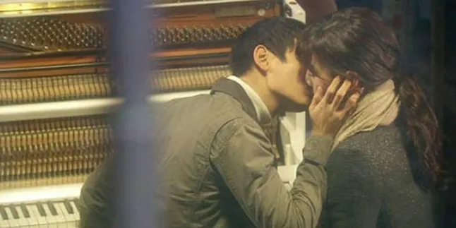 THE PIANIST, Minho SHINee Beradegan Ciuman! THE PIANIST, Minho SHINee Beradegan Ciuman!