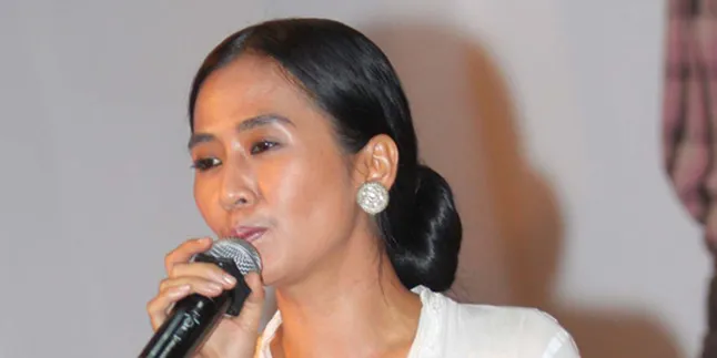 Ayu Laksmi Rubah Penampilan